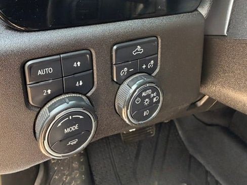 Used 2024 Chevrolet Silverado 3500 LT w/ Convenience Package AWD/4WD image 12