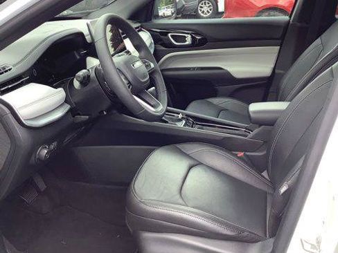 Certified 2025 Jeep Compass Limited w/ Elite Group AWD/4WD image 15