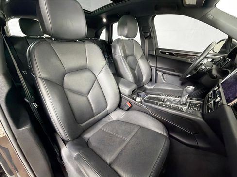 Certified 2021 Porsche Macan S AWD/4WD image 28