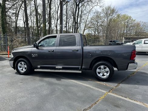 Used 2022 RAM 1500 Classic SLT image 5