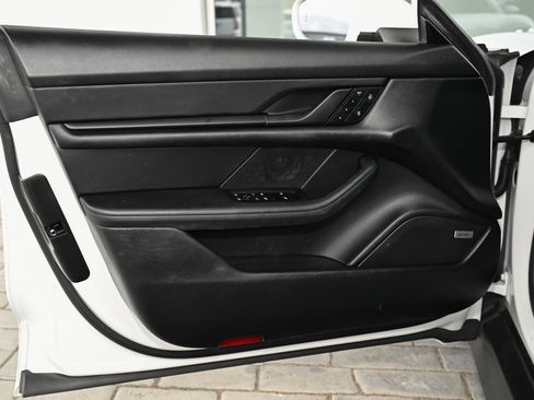 Used 2022 Porsche Taycan 4S image 20