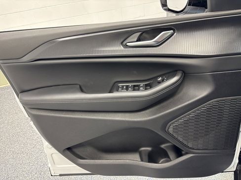 New 2025 Jeep Grand Cherokee L Altitude image 28