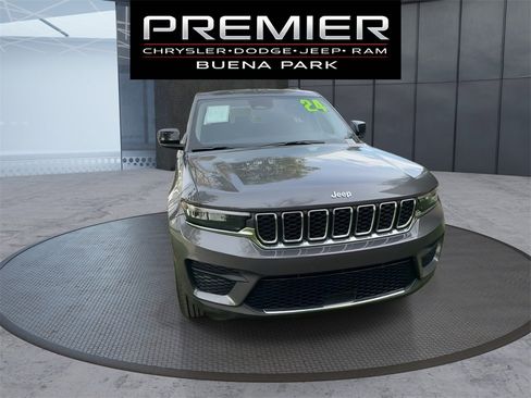 Certified 2024 Jeep Grand Cherokee Laredo image 2