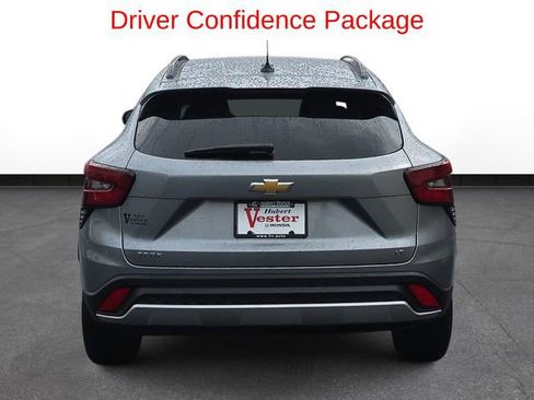 Used 2024 Chevrolet Trax LT w/ Driver Confidence Package image 8