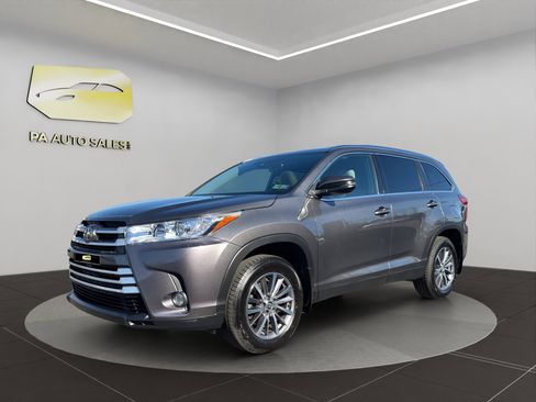 Used 2019 Toyota Highlander XLE image 3