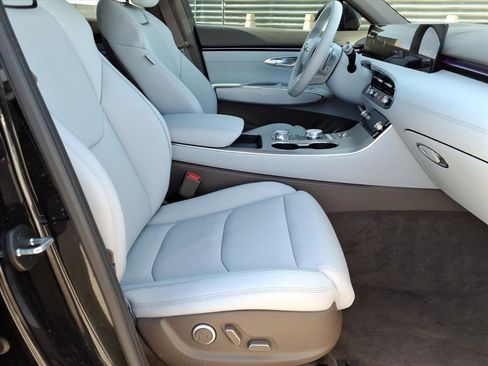 Certified 2026 Genesis GV70 2.5T Advanced image 11