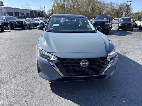 New 2025 Nissan Sentra SR w/ SR Premium Package FWD image 2