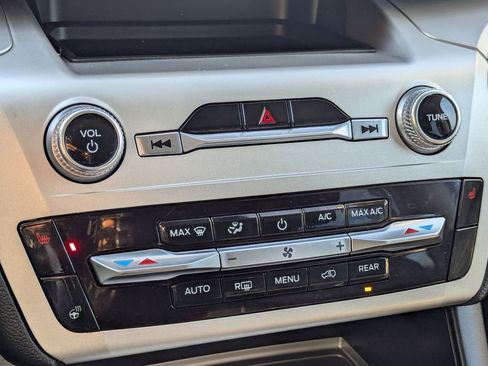 Used 2022 Ford Explorer XLT w/ Equipment Group 202A image 20