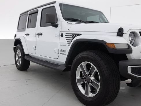 Used 2018 Jeep Wrangler Unlimited Sahara AWD/4WD image 11