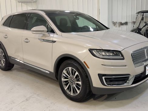 Used 2020 Lincoln Nautilus Reserve image 3