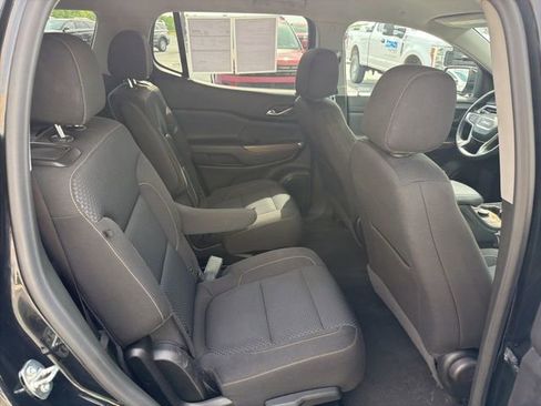 Used 2023 GMC Acadia SLE w/ Driver Convenience Package FWD image 12