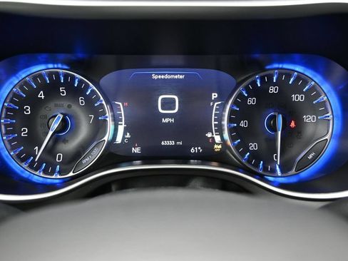 Used 2024 Chrysler Pacifica Touring-L FWD image 26