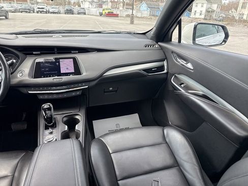Used 2022 Cadillac XT4 Premium Luxury w/ Technology Package AWD/4WD image 13
