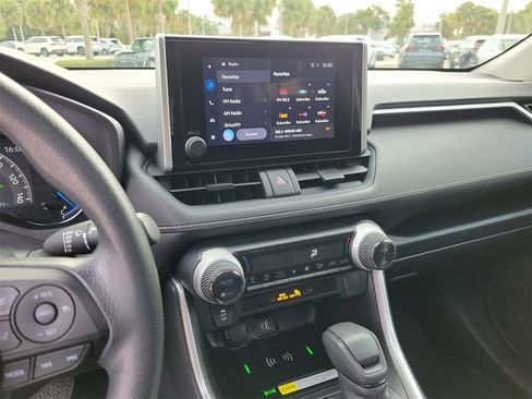 Used 2025 Toyota RAV4 XLE image 25