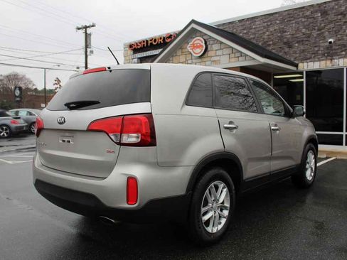 Used 2015 Kia Sorento LX image 5