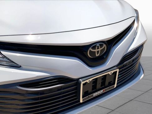 Used 2018 Toyota Camry XLE FWD image 37