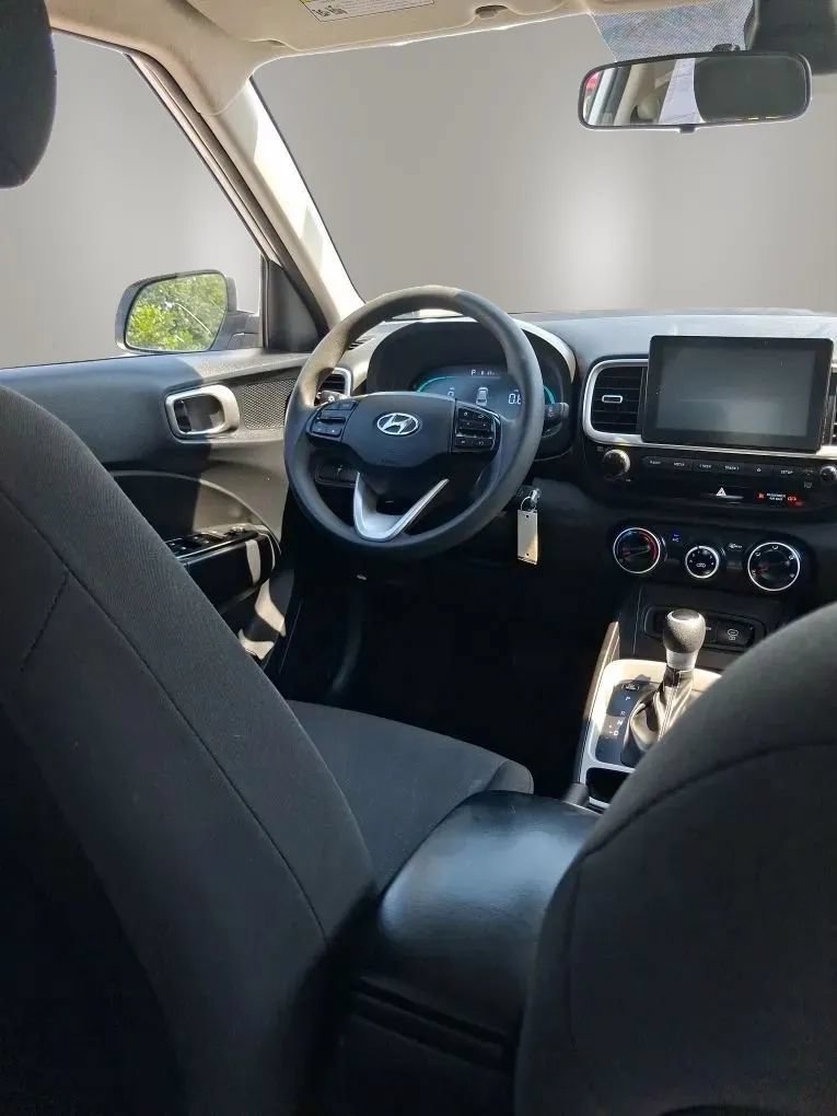 Used 2026 Hyundai Venue SE FWD image 34