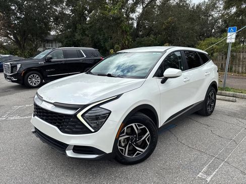 Used 2024 Kia Sportage LX image 2