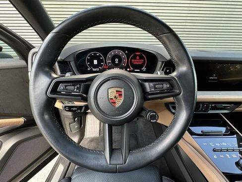 Used 2024 Porsche Cayenne image 15