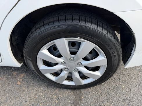 Used 2015 Toyota Corolla LE FWD image 19
