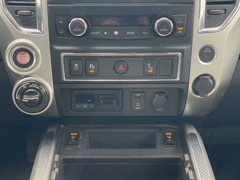 Used 2017 Nissan Titan SV AWD/4WD image 23