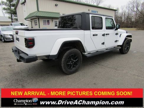 Used 2022 Jeep Gladiator Sport image 4