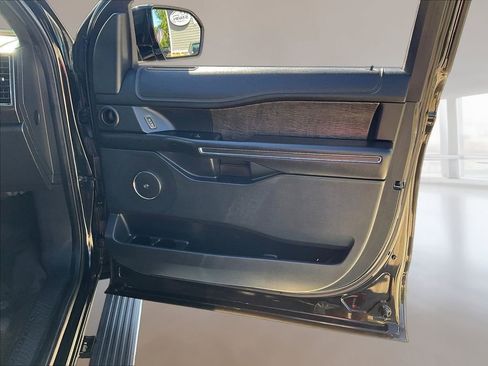 Used 2018 Ford Expedition Limited w/ Equipment Group 302A AWD/4WD image 29