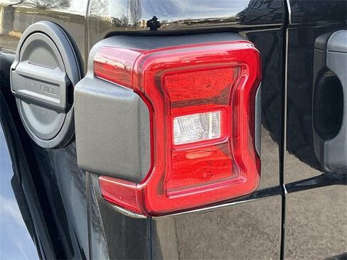 Used 2021 Jeep Wrangler Unlimited Rubicon image 12