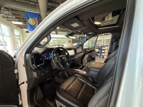 Used 2024 Chevrolet Silverado 2500 High Country w/ High Country Premium Package AWD/4WD image 12