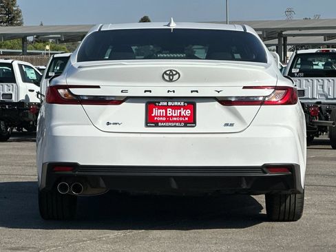 Used 2025 Toyota Camry SE FWD image 4