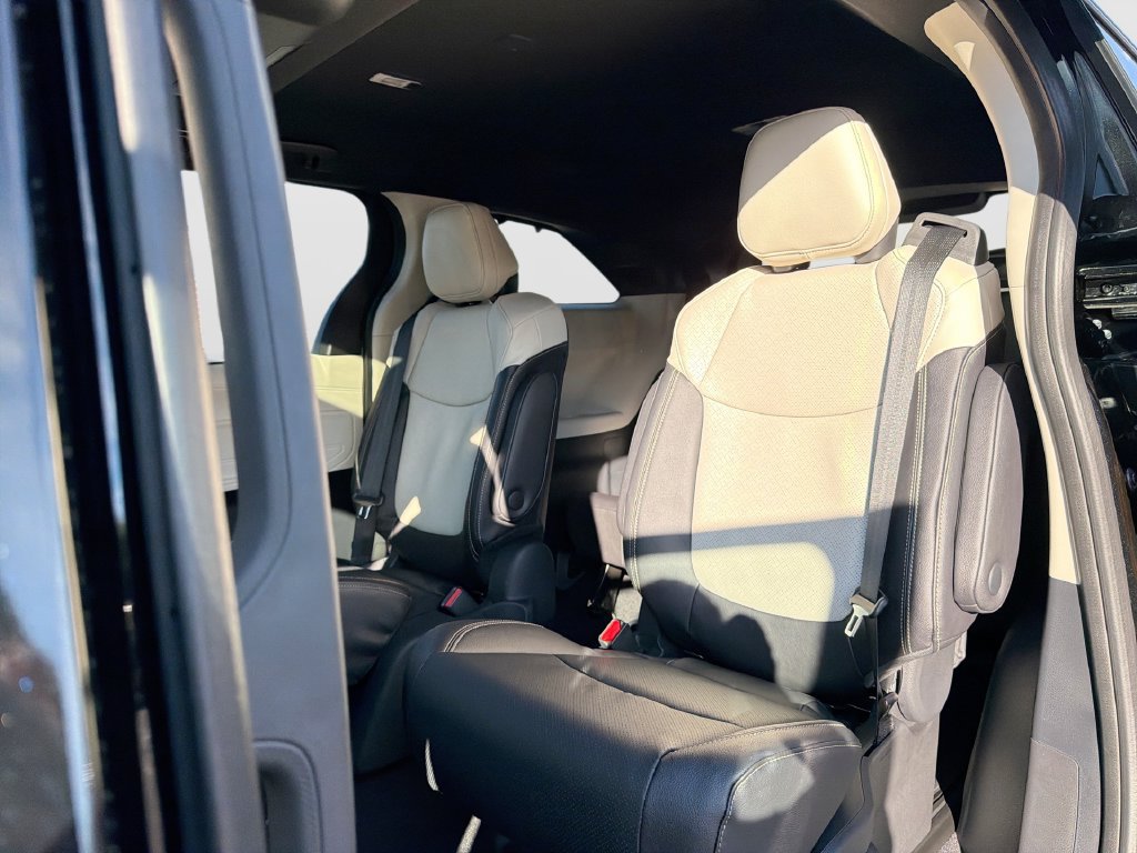 Used 2026 Toyota Sienna Platinum AWD/4WD image 31