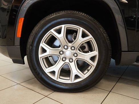 Used 2022 Jeep Wagoneer Series I w/ Premium Group I AWD/4WD image 17
