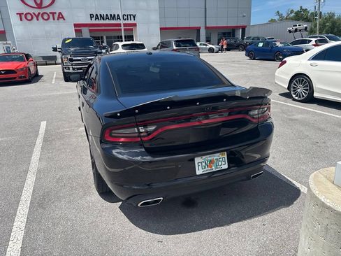 Used 2022 Dodge Charger SXT w/ Blacktop Package RWD image 10
