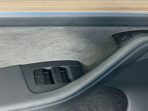 Used 2025 Tesla Model Y Long Range RWD image 18
