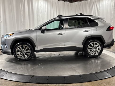 Used 2019 Toyota RAV4 XLE Premium w/ Cold Weather Package FWD image 8