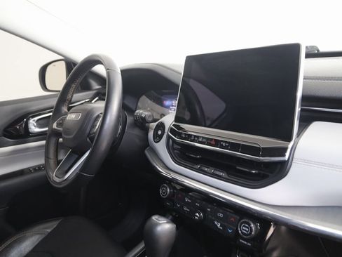 Used 2022 Jeep Compass Limited image 38