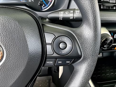 Used 2025 Toyota RAV4 LE AWD/4WD image 11
