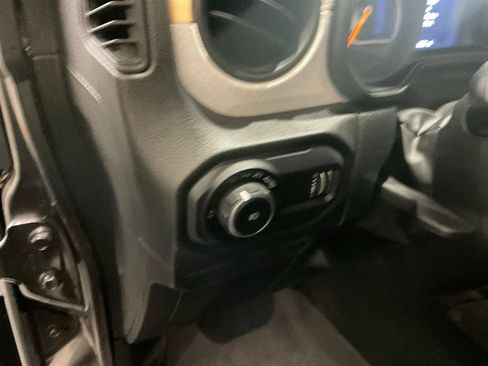 Used 2025 Jeep Wrangler Sport AWD/4WD image 8