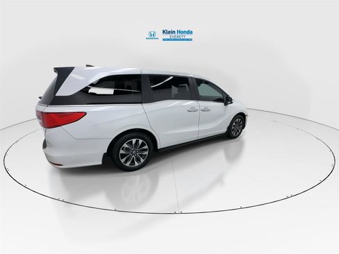Certified 2024 Honda Odyssey EX-L image 2