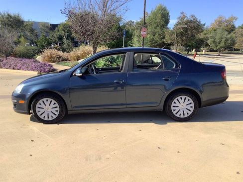 Used 2010 Volkswagen Jetta S image 5