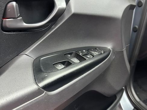 Used 2019 Hyundai Veloster 2.0 FWD image 10