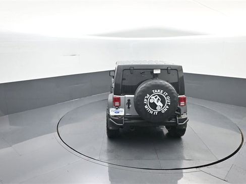 Used 2017 Jeep Wrangler Unlimited Rubicon w/ Connectivity Group image 23