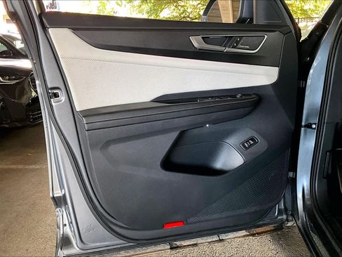 Used 2024 Volkswagen Atlas Cross Sport SEL Premium R-Line image 21