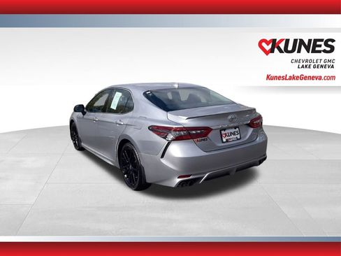 Used 2022 Toyota Camry XSE FWD image 7