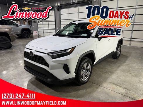 Used 2025 Toyota RAV4 XLE FWD image 4