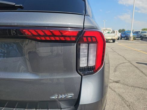 Used 2025 Ford Explorer ST-Line w/ ST-Line Street Pack AWD/4WD image 35
