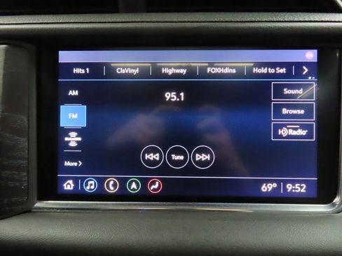 Used 2021 GMC Yukon XL Denali w/ Denali Premium Package image 19