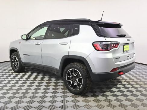 Used 2025 Jeep Compass Trailhawk AWD/4WD image 3