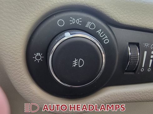 Used 2021 Chrysler Pacifica Touring-L image 23