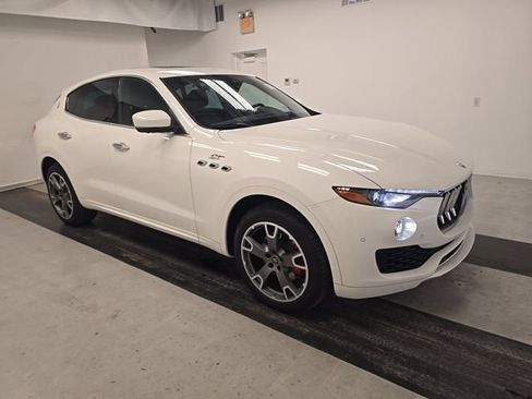 Used 2023 Maserati Levante GT AWD/4WD image 3